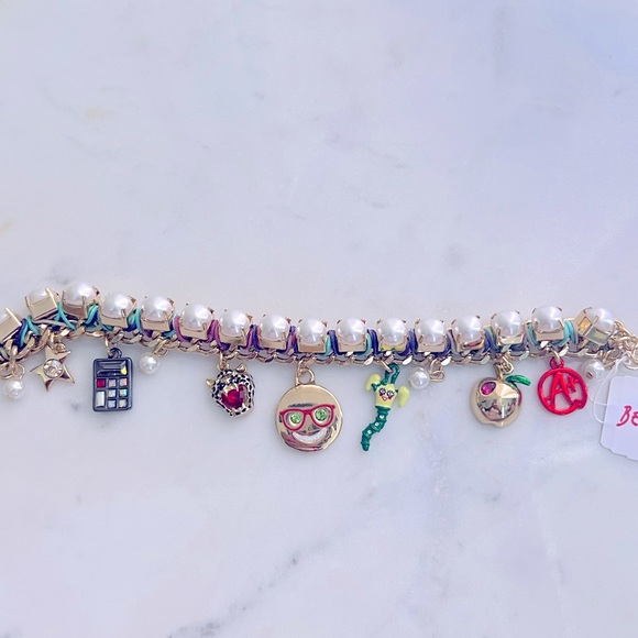 New Betsey Johnson CHARM SCHOOL CHARM BRACELET - Picture 8 of 9